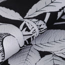 Čierno biela polyesterová štóla s kvetovým motívom. 