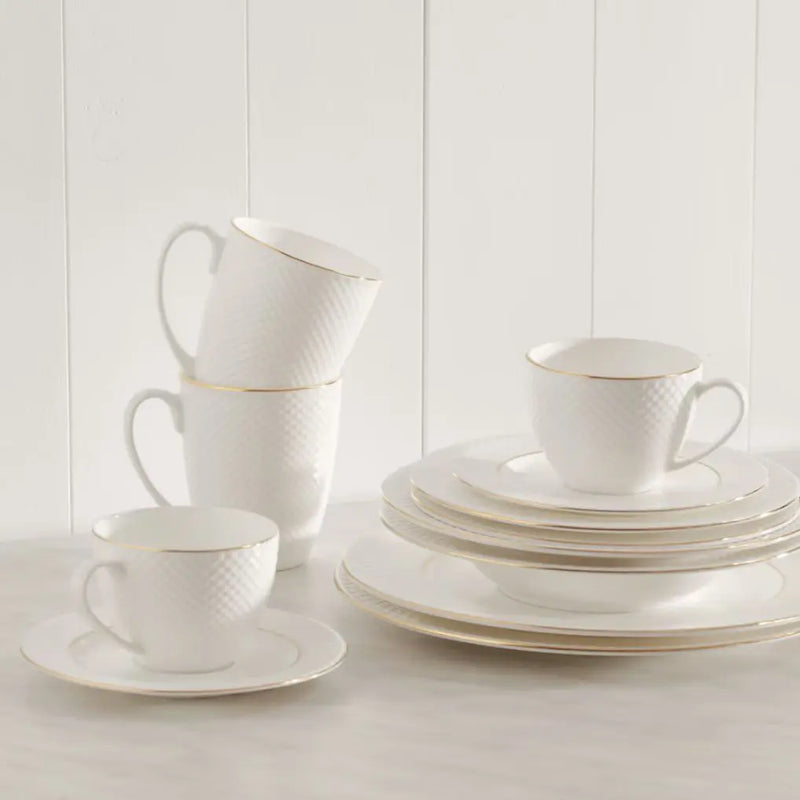 Biely porcelánový tanier.