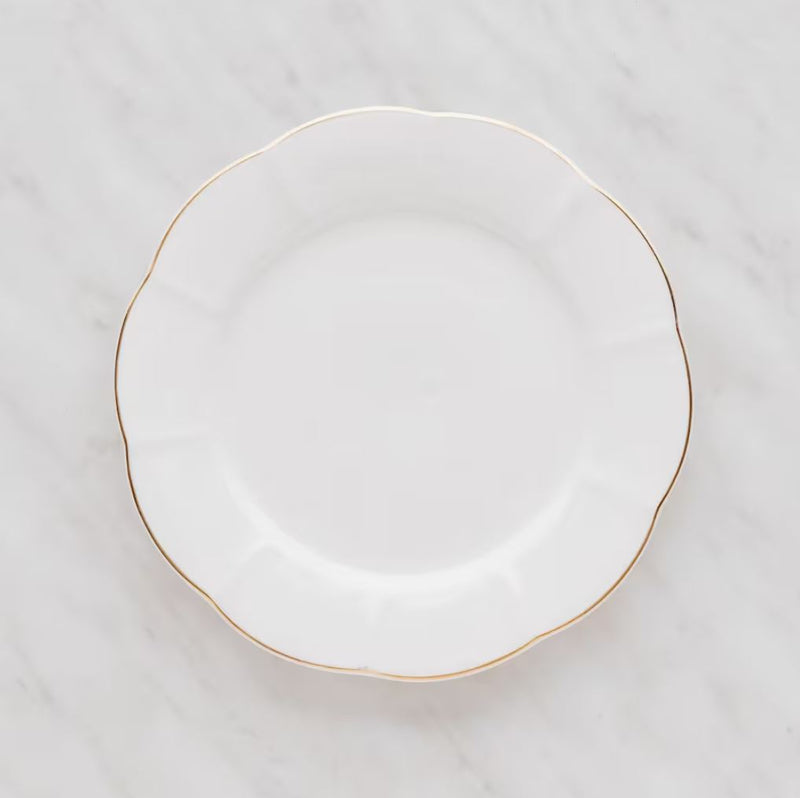 Biely dezertný tanier. 