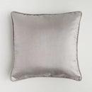 Strieborná obliečka na vankúš. 