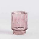 Ružový sklenený kúpeľňový pohár. 