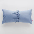 Modrá obliečka na vankúš.