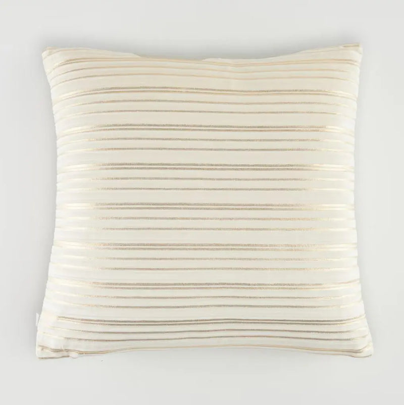 Béžová obliečka na vankúš.