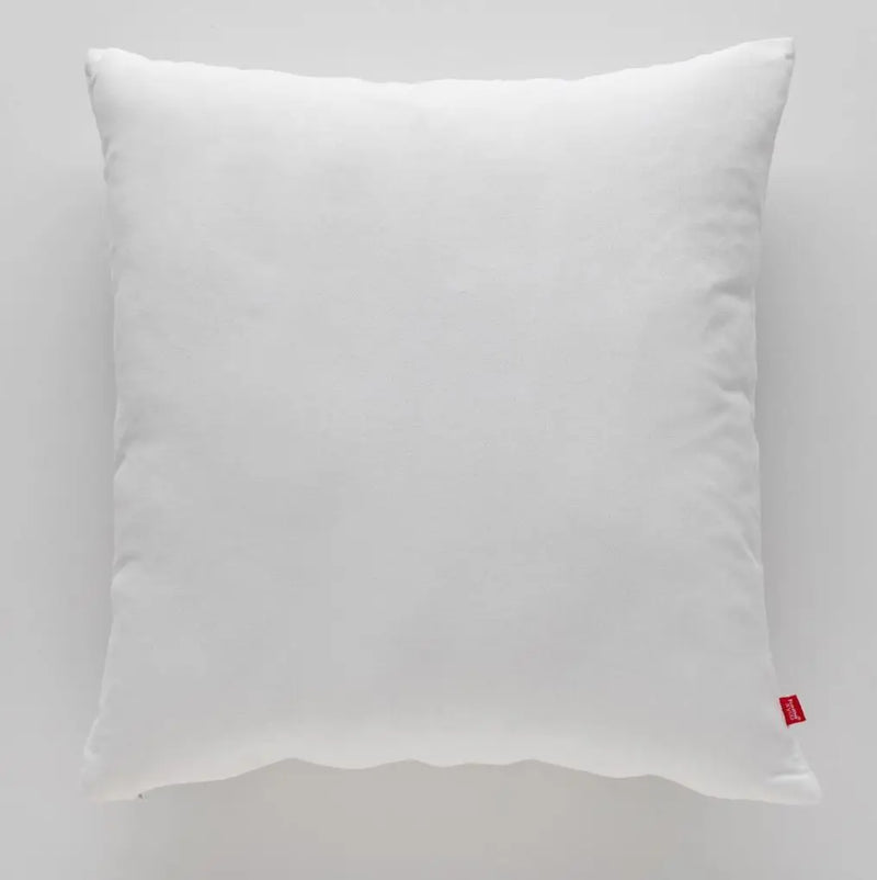 Sivá obliečka na vankúš s kvetom.