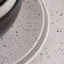 Biely dezertný tanier.