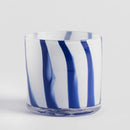 Bielo modrý sklenený svietnik.