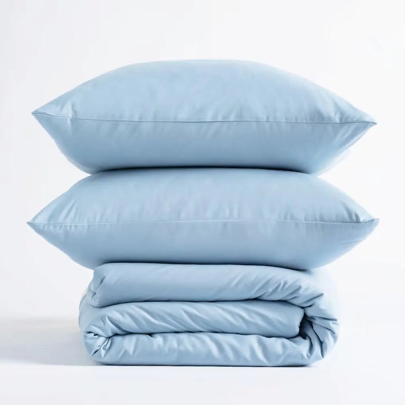 Modré polyesterové obliečky.