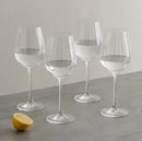 Transparentná sada pohárov na víno.