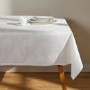 Biely polyesterový obrus v pridanou viskózou.