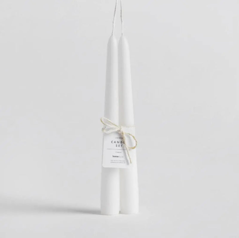 Biela sada sviečok.