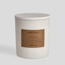 Biela vonná sviečka.