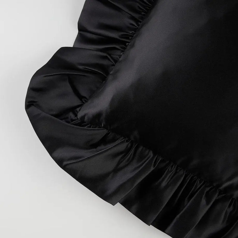 Čierna obliečka na vankúš