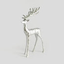 Strieborná vianočná figúrka v podobe jeleňa. 