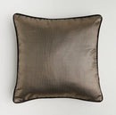 Čierna obliečka na vankúš. 