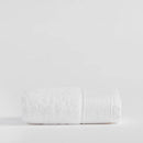 Biely bavlnený uterák.