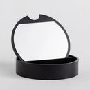 Čierna zrkadlová šperkovnica.