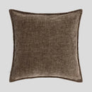 Hnedá obliečka na vankúš.