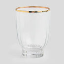 Transparentný pohár so zlatým lemom.