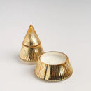 Zlatá vianočná vonná sviečka v podobe stromčeka.