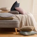 Modrá obliečka na vankúš.