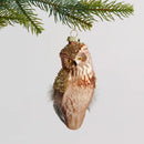 Hnedá vianočná ozdoba v podobe sovy.