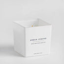 Biela vonná sviečka.