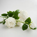 Bielo zelený umelý kvet v podobe ruže. 