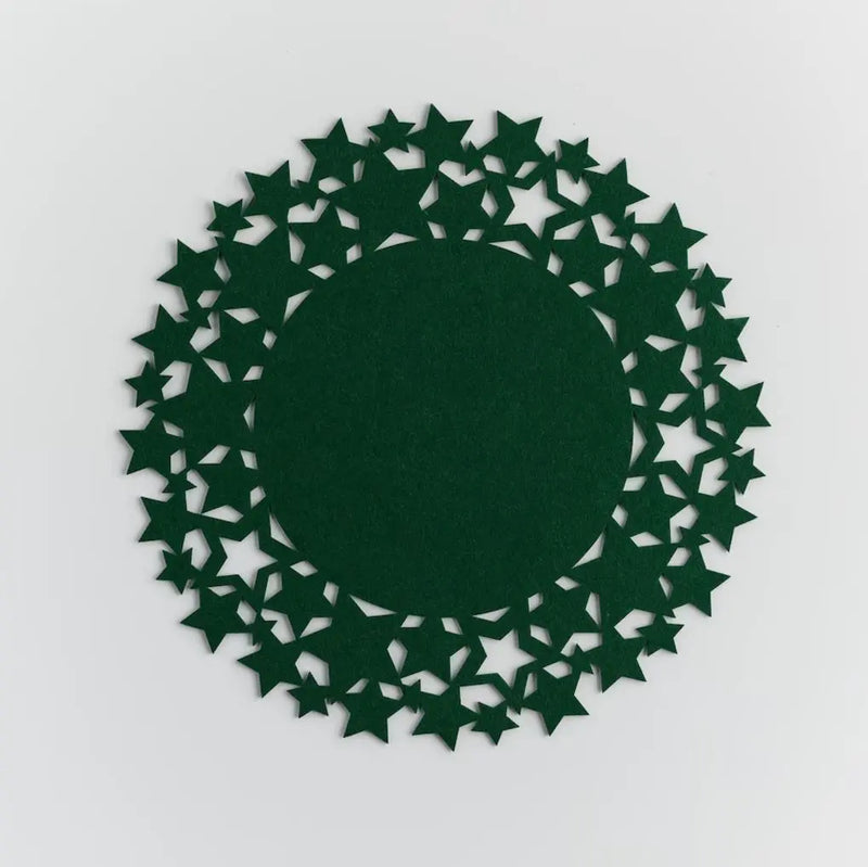 Zelené vianočné prestieranie.