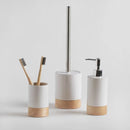 Biely kúpeľňový pohár.