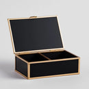 Čierna šperkovnica.