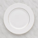 Biely porcelánový tanier.