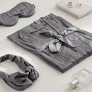 Sivý dámsky župan.