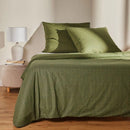 Zelené bavlnené obliečky zdobené jemným vzorom