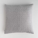 Strieborná obliečka na vankúš.