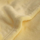 Žltá polyesterová deka. 