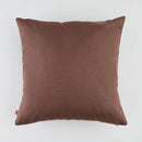 Hnedá obliečka na vankúš. 