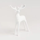 Biela figúrka v podobe jeleňa.