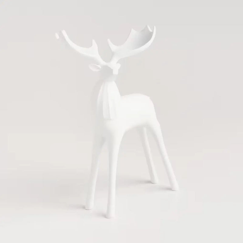 Biela figúrka v podobe jeleňa.