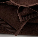 Hnedý bavlnený uterák.