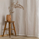 Biela polyesterová záclona. 