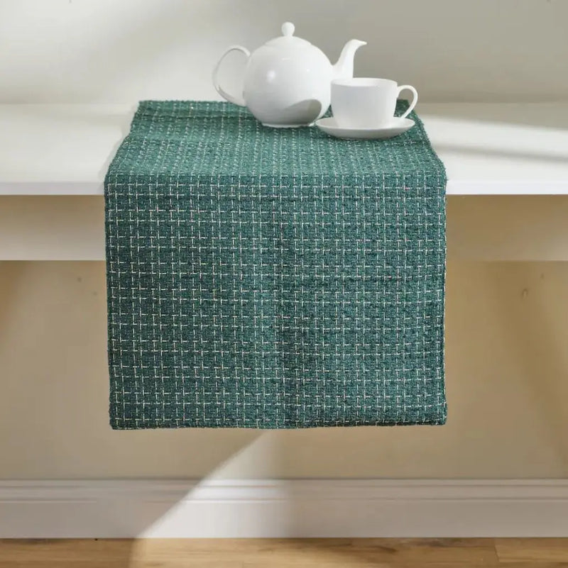 Zelená štóla vyrobená z polyesteru s nádychom akrylu a viskózy