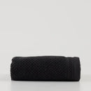 Čierny bavlnený uterák.