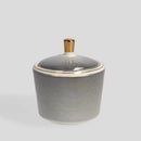 Čierna porcelánová cukornička.