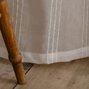 Biela polyesterová záclona. 