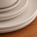 Béžový dezertný tanier.