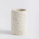 Béžový kúpeľňový pohár.