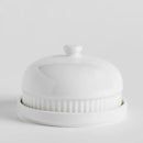 Biela dóza na maslo.