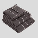 Sivý uterák vyrobený z bavlny. 