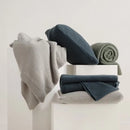 Modrá obliečka na vankúš.