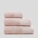 Ružový bavlnený uterák. 